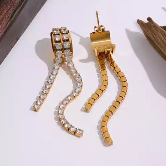 🤍Gold plated cubic zirconia long dangle earrings - Picture 5 of 5